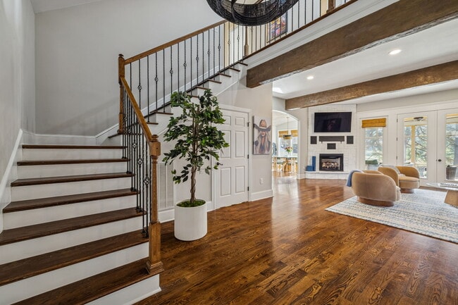 Building Photo - 594 Lake Haven Dr