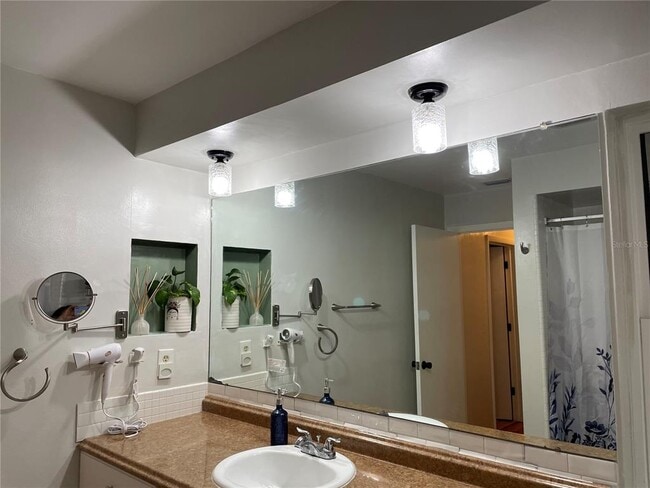 Building Photo - 8303 Lopez Dr