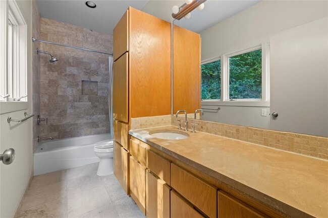 Building Photo - 3307 Rivercrest Dr