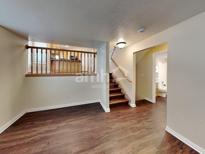 Building Photo - 771 S 900 E