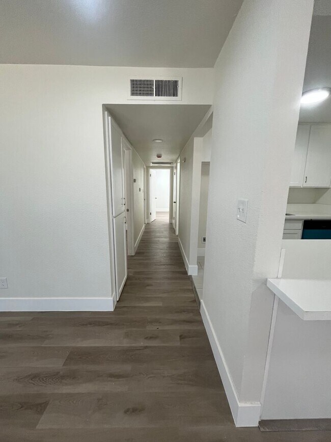 Building Photo - Downstairs unit available at The Arbors! M...