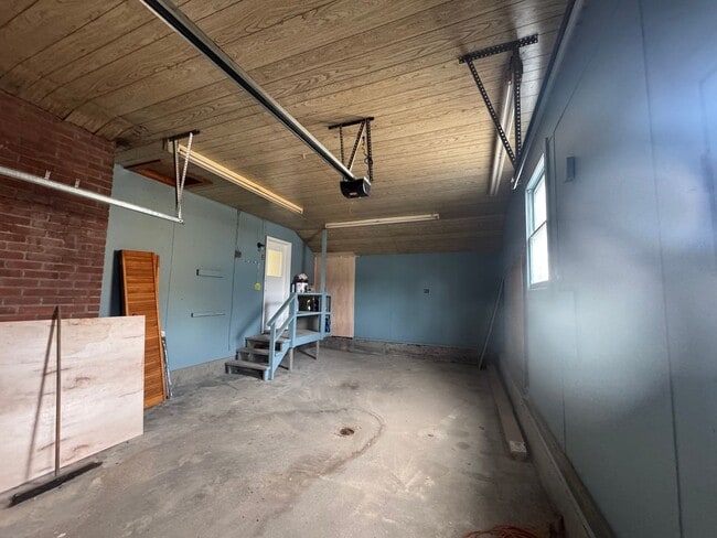 Building Photo - Upgraded 3 Bedroom Home with Garage and Basement