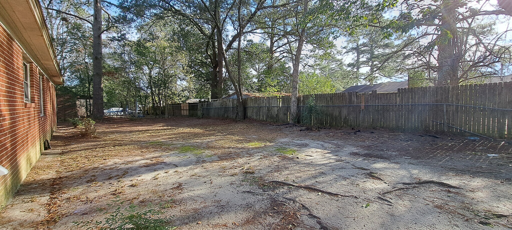 Building Photo - 806 S Best St