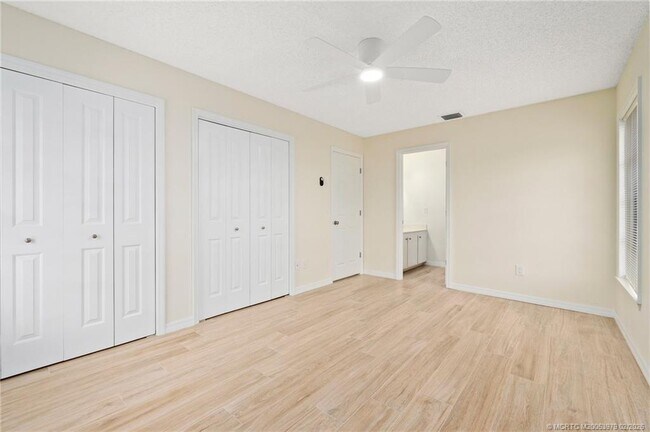 Building Photo - 4047 NW Cinnamon Tree Cir