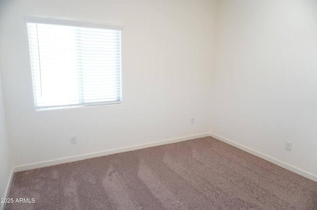Building Photo - 627 N Crowned Dove Trail