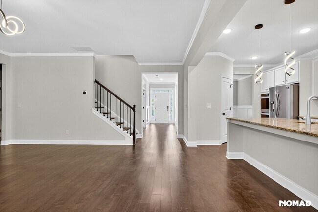 Building Photo - Spacious 5BR House in Buford