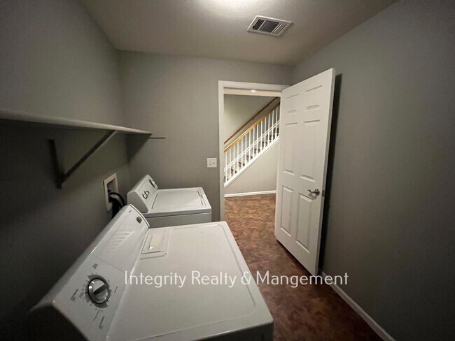 Building Photo - 1496 Royal Troon Dr