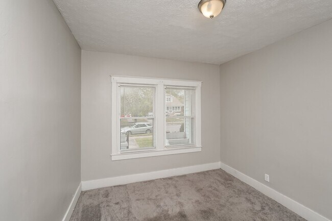 Building Photo - 656 S 42nd St