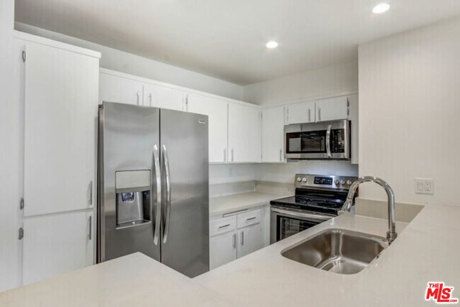 Building Photo - 1885 Veteran Ave