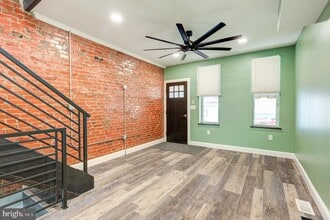 Building Photo - 2643 N Mascher St