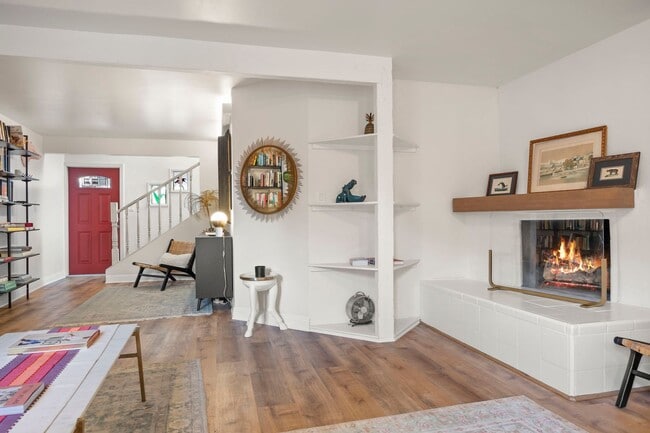 Building Photo - Ventura | Pierpont | 4 Bedroom + 3 Bathroom
