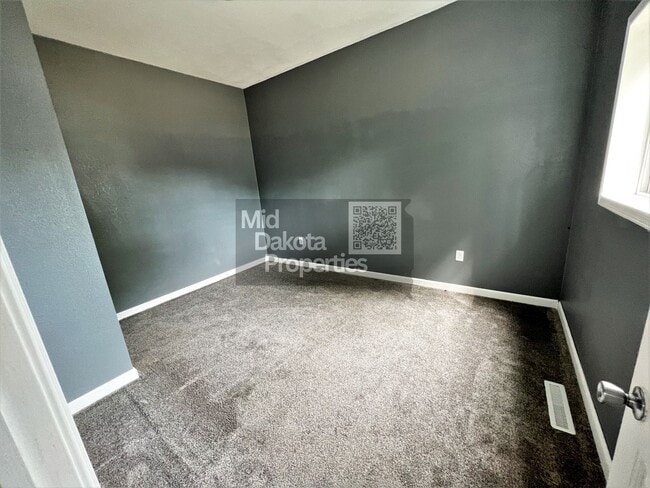 Building Photo - 404 S Minnesota- 4 Bedroom, 2 Bathroom House