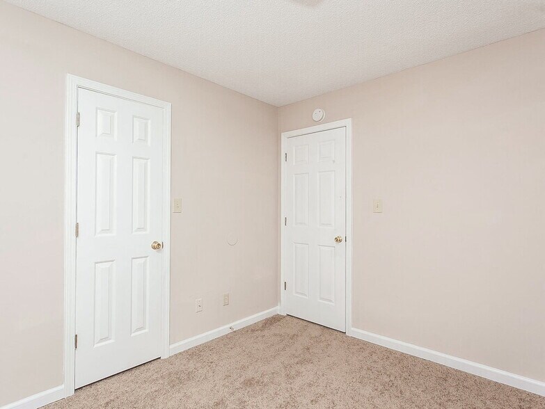 Building Photo - 1030 Jessica Lauren Dr