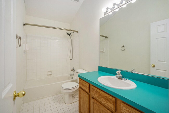 Building Photo - 5913 Lafayette Ln