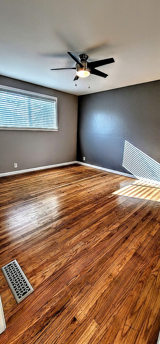 Building Photo - 40825 Robin St