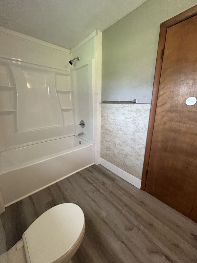 Building Photo - Cute 1 BR/1 BA House - Corner Lot & Off-Street Parking!