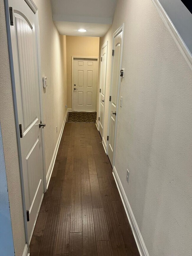 Building Photo - 115 N Arrawana Ave