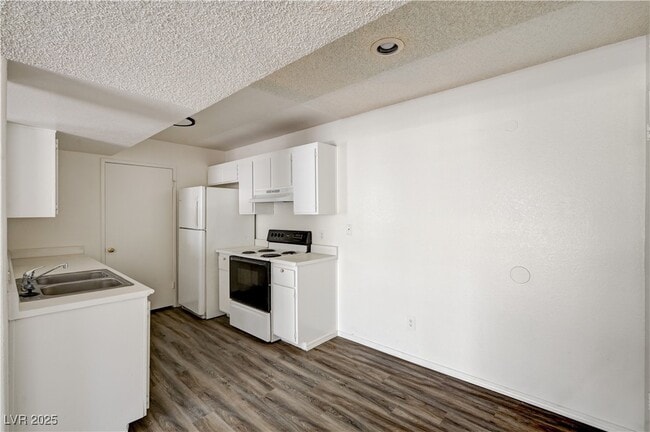 Building Photo - 5250 Mission Carmel Ln