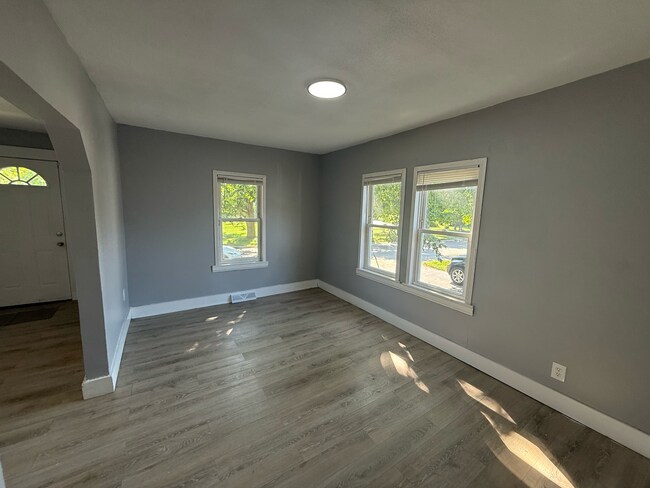 Building Photo - 307 Welch Rd
