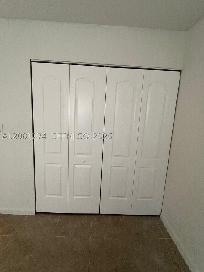 Building Photo - 4178 Lakeside Dr