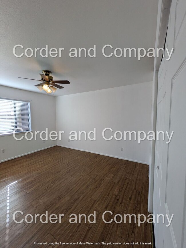 Building Photo - Charming town home 2Bedroom 2Bath Downstairs unit located in the Del Norte High School district.