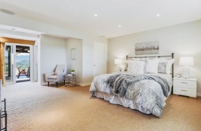 Building Photo - 985 Woodview Pl