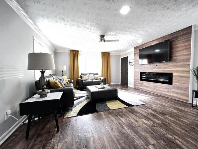 Building Photo - 3461 Southgate Trail SE