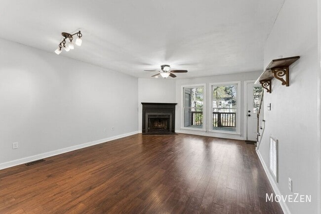 Building Photo - 134 Sanair Ct