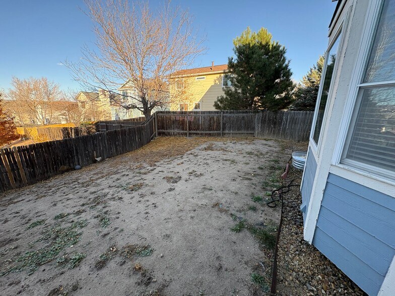 Building Photo - 6682 Chantilly Pl