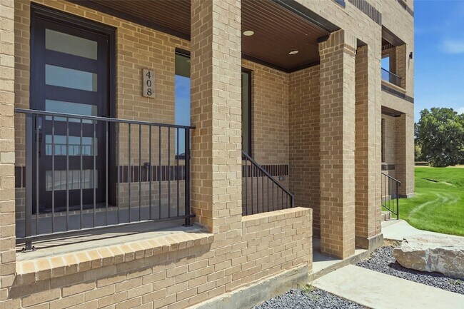 Building Photo - 408 Vista Buena Trl