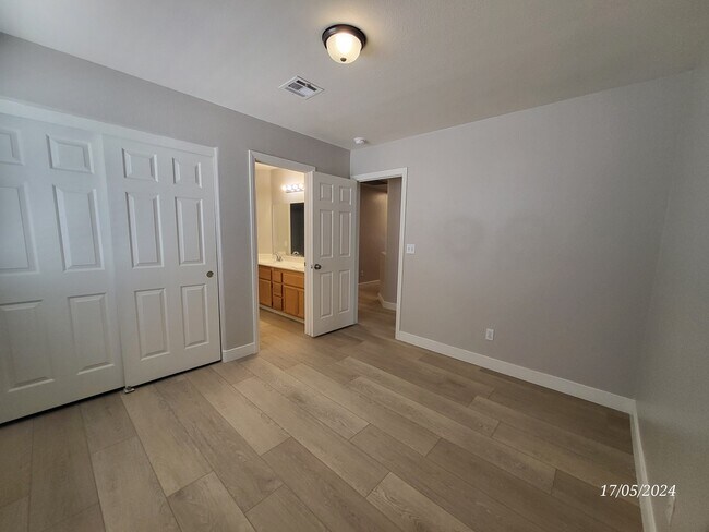 Building Photo - 2817 N Porcupine Flat St