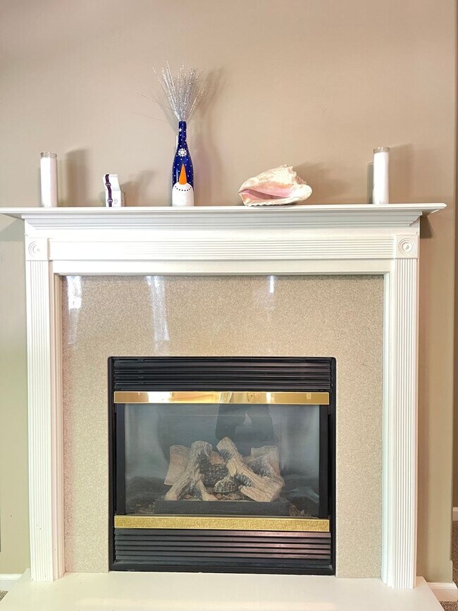 Building Photo - Move-in special. Beautiful 4 bed 2.5 bath 3000+sq ft