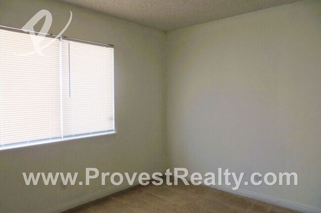 Building Photo - 3 Bed, 2 Bath Silver Lakes Home!!!
