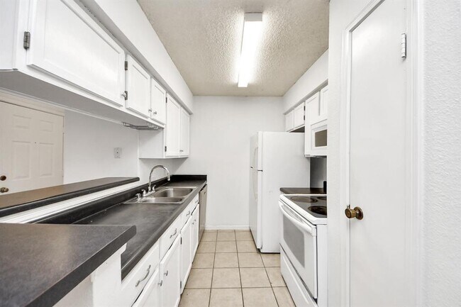 Building Photo - 2120 El Paseo St