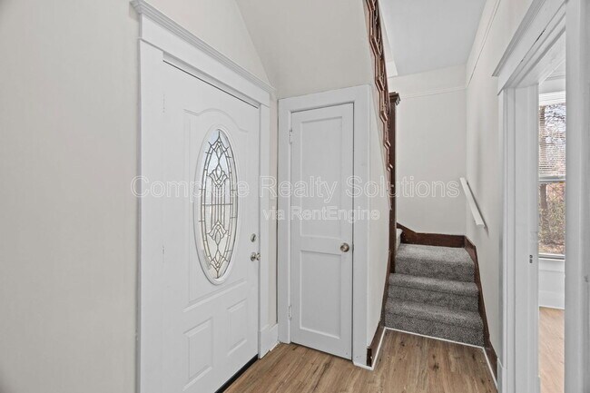 Building Photo - 6811 Etzel Ave