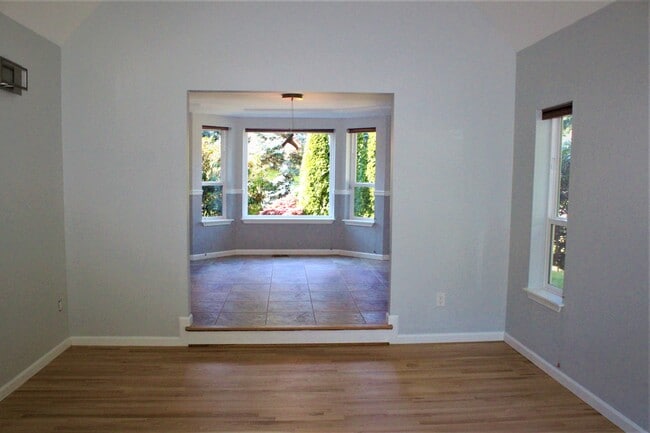 Building Photo - 321 Keach Ct