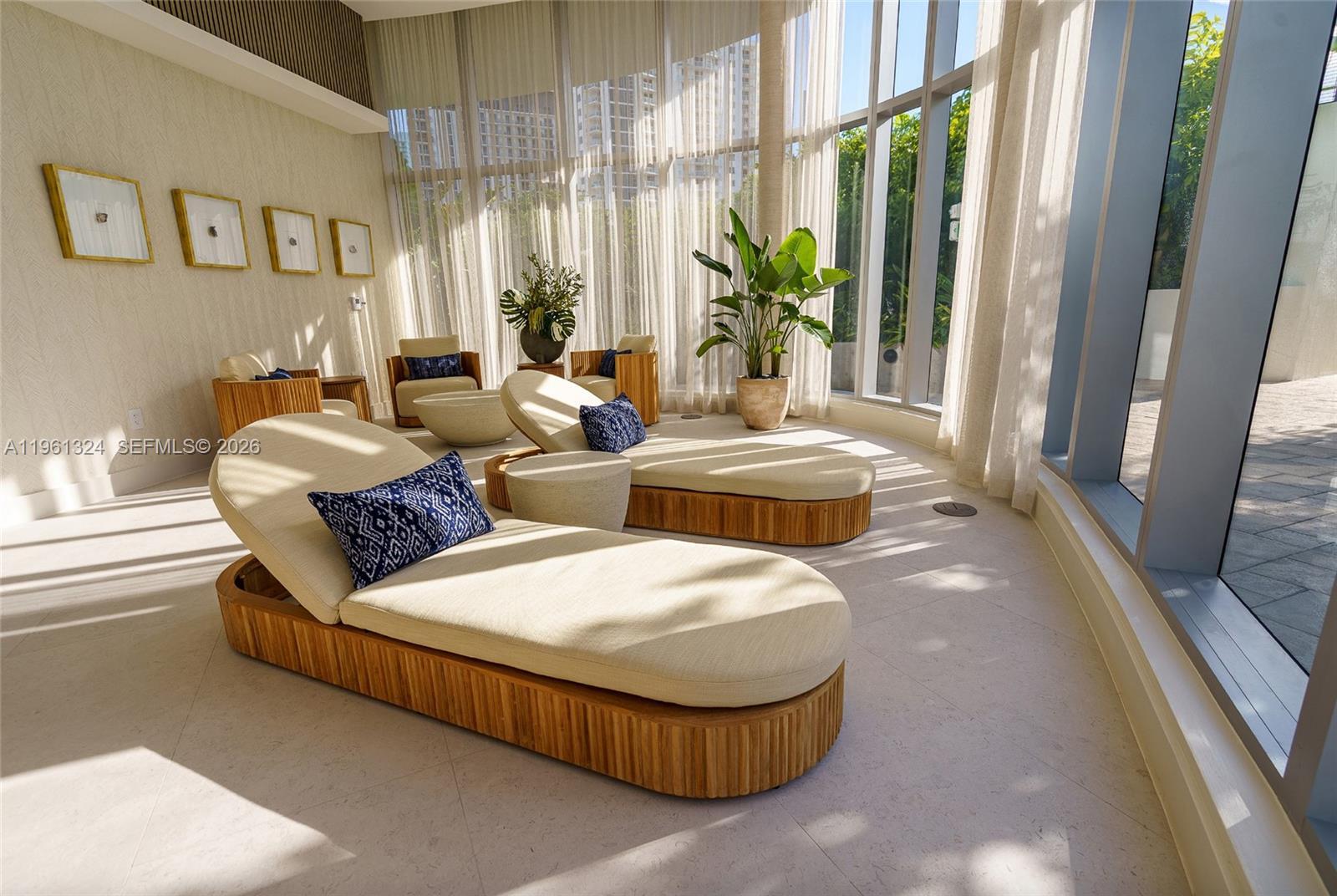 Building Photo - 700 NE 24th St