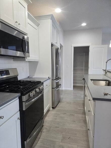 Building Photo - 173 N 7th Ave