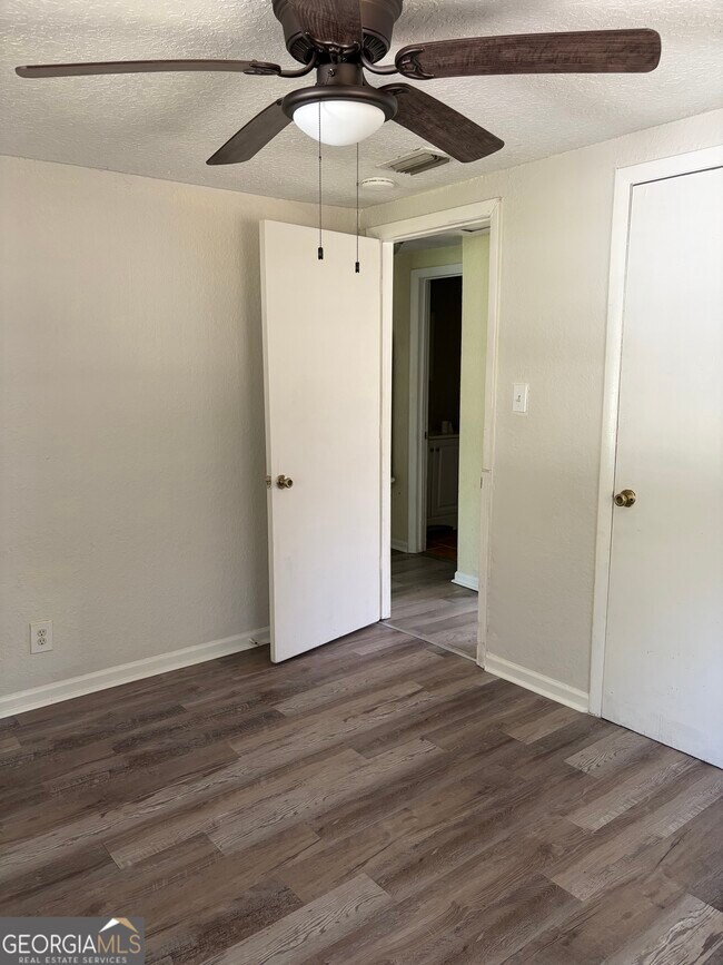 Building Photo - 307 Finley St