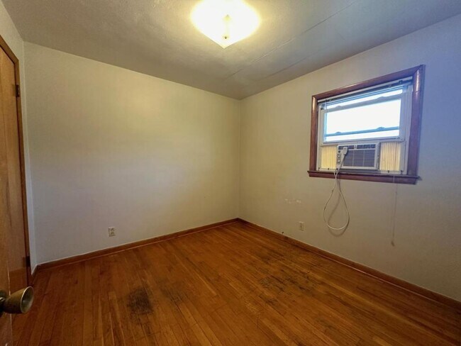 Building Photo - 215 Nolens Hill Rd