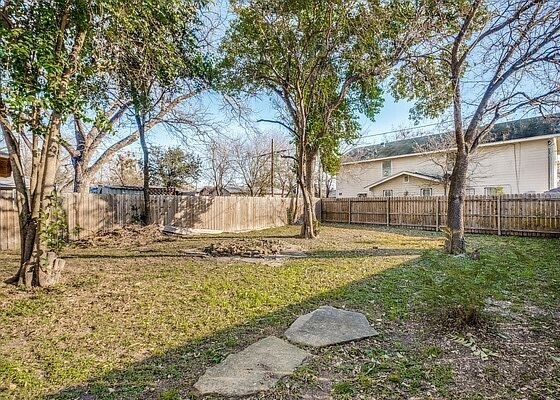 Building Photo - 1522 W Salinas St