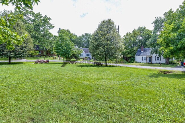 Building Photo - 2930 Primrose Cir