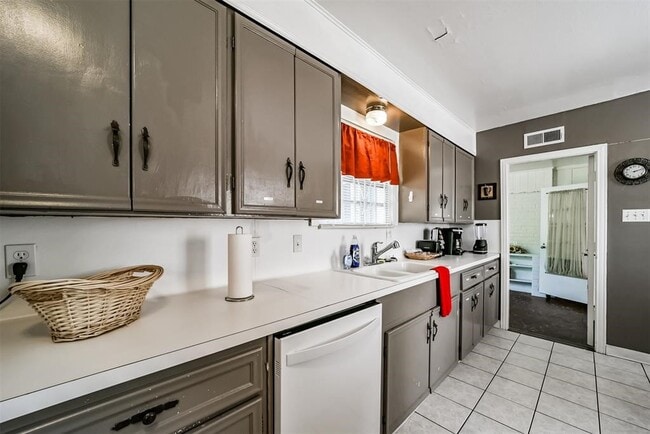 Building Photo - 3423 Ozark St