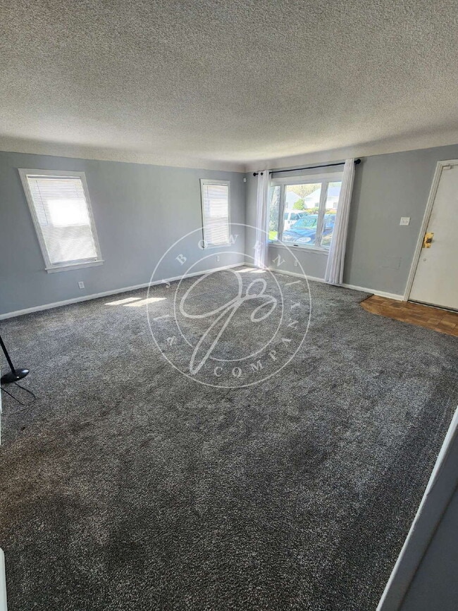 Building Photo - "Charming 2-Bedroom Haven on Luscombe Drive with Spacious 1105 sq ft Layout!"