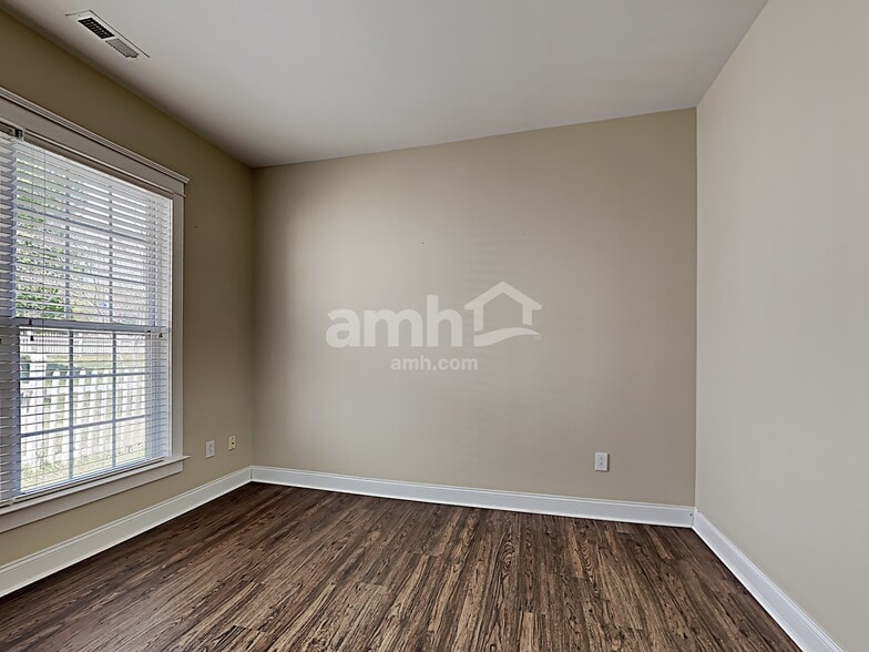 Building Photo - 13640 Swinton Rd
