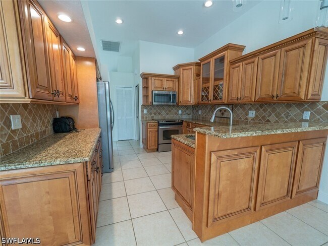 Building Photo - 11394 Waterford Village Dr