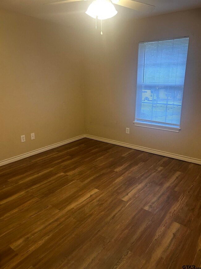 Building Photo - 8315 Garrett Dr