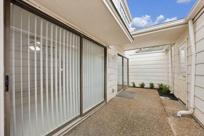 Building Photo - 12625 Memorial Dr