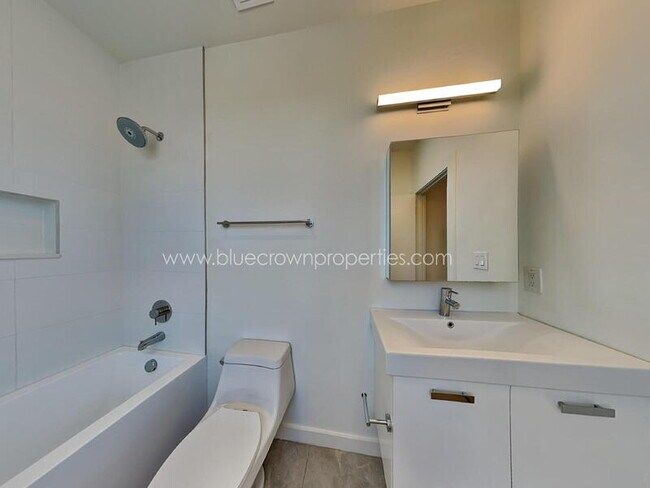 Building Photo - 1245 Gano St