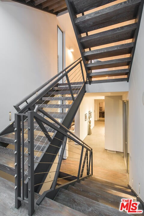 Building Photo - 1352 Miller Dr